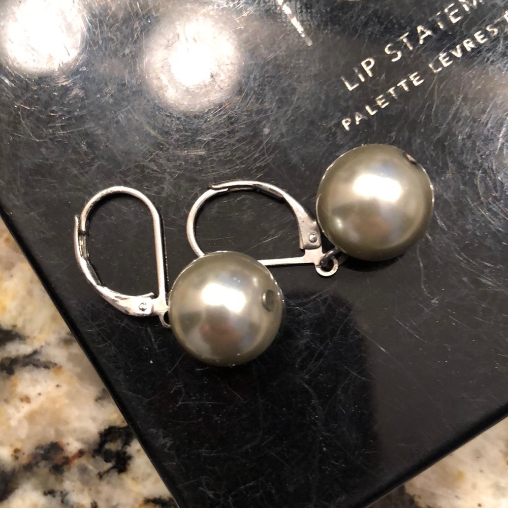 Premier designs pearl earring